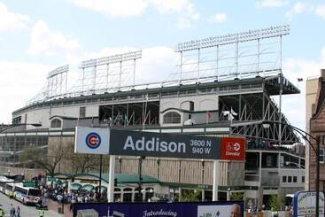Wrigley Hostel   Chicago