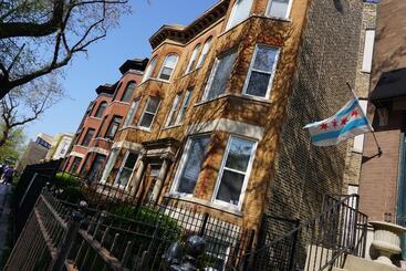 Wrigley Hostel   Chicago