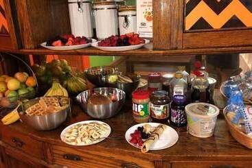 Wrigley Hostel   Chicago
