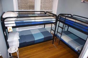 Wrigley Hostel   Chicago