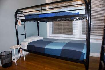 Wrigley Hostel   Chicago
