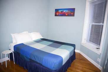 Wrigley Hostel   Chicago