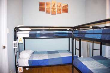 Wrigley Hostel   Chicago