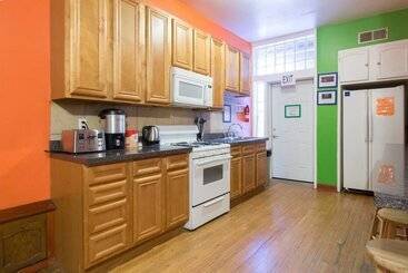 Wrigley Hostel   Chicago
