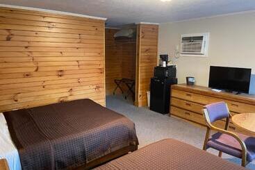 A Holiday Motel   Maggie Valley