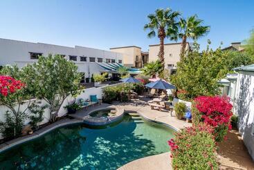 تختخواب و صبحانه The Blenman Inn