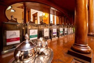 تختخواب و صبحانه The Blenman Inn