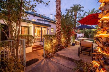 تختخواب و صبحانه The Blenman Inn