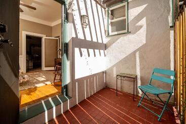 تختخواب و صبحانه The Blenman Inn