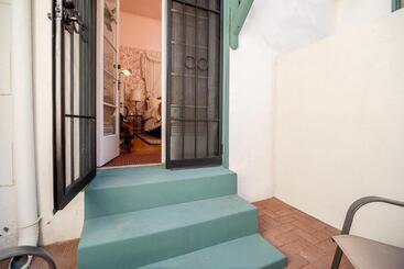 تختخواب و صبحانه The Blenman Inn