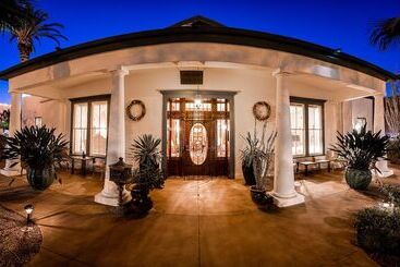 تختخواب و صبحانه The Blenman Inn