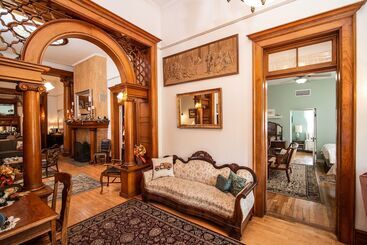 تختخواب و صبحانه The Blenman Inn