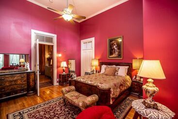 تختخواب و صبحانه The Blenman Inn