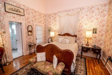 تختخواب و صبحانه The Blenman Inn