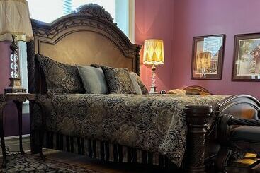 تختخواب و صبحانه The Blenman Inn