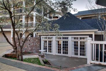 هتل Finial Bw Premier Collection Oxford   Anniston