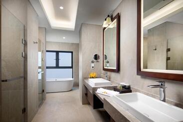 هتل High Mountain Resort Shangri La