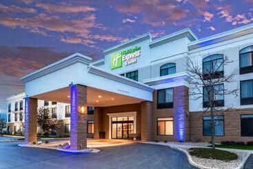 هتل Holiday Inn Express & Suites Cedar Falls   Waterloo, An Ihg
