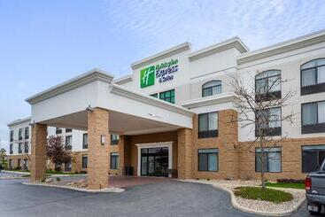 هتل Holiday Inn Express & Suites Cedar Falls   Waterloo, An Ihg