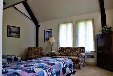 هتل The Gables At Stirling Guest