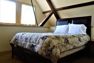 هتل The Gables At Stirling Guest
