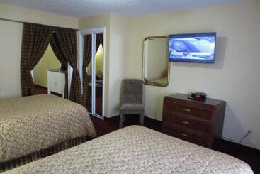 استراحتگاه Roosevelt Inn & Suites Saratoga Springs