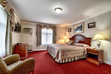 استراحتگاه Roosevelt Inn & Suites Saratoga Springs