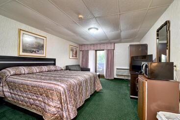 استراحتگاه Roosevelt Inn & Suites Saratoga Springs