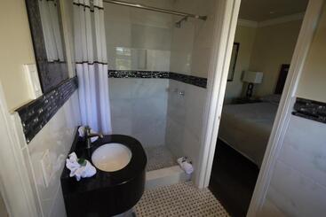 Trylon Hotel   Hollywood