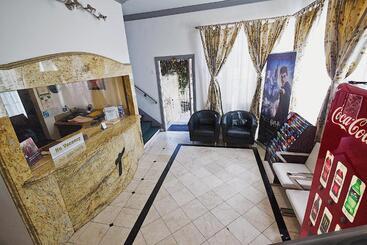 Trylon Hotel   Hollywood