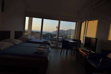 هتل Belvedere Apartments With Seaview