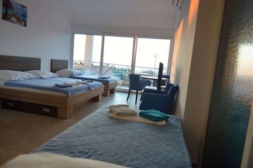 هتل Belvedere Apartments With Seaview