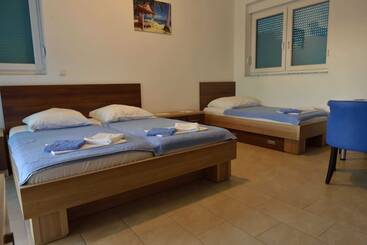 هتل Belvedere Apartments With Seaview