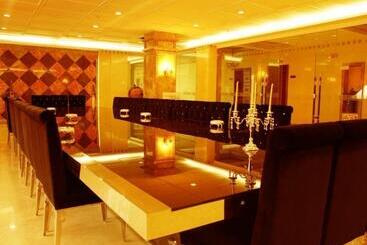 هتل Greentree Inn Jiuquan Century Plaza
