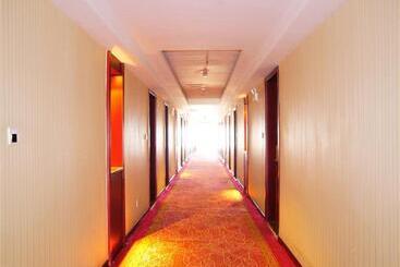 هتل Greentree Inn Jiuquan Century Plaza