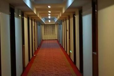 هتل Greentree Inn Jiuquan Century Plaza