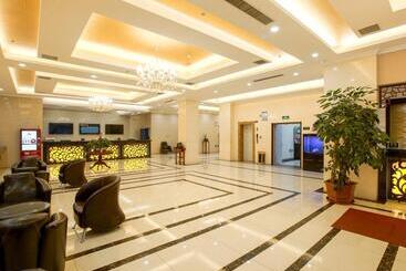 هتل Greentree Qinhuang Island Railway Station Business