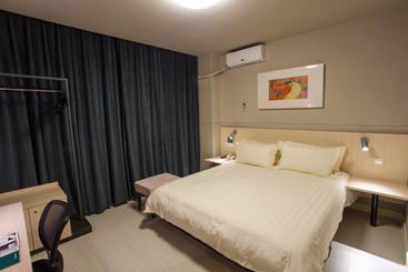 هتل Jinjiang Inn Liuzhou Bubugao Square North Station