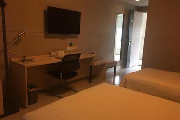 هتل Jinjiang Inn Liuzhou Bubugao Square North Station