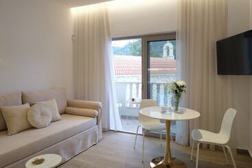 Golden Luxury Suites