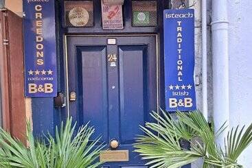 هتل Creedons Traditional Welcome Accommodation
