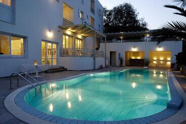 هتل Filoxenia Apartments