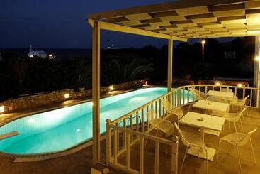 هتل Filoxenia Apartments