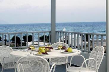 هتل Filoxenia Apartments