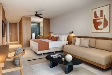 هتل Royal Hideaway Corales Villas