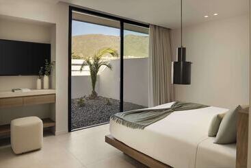 هتل Royal Hideaway Corales Villas