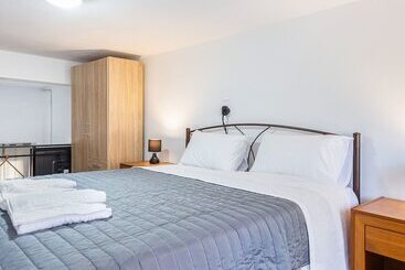 Neva S Apartment S In Center Chania 1 & 2