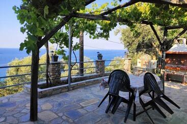 Ovrios Stone House Pelion