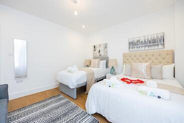 Stylish Block Of Apartments By Av Stays Croydon