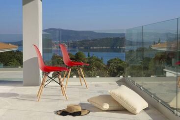 Villas Harriet   With Sea View And Near The Sea